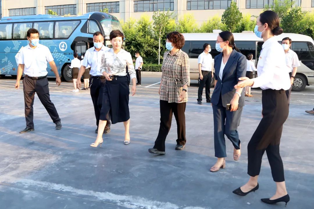邢台市市長(cháng)宋华英一行莅临华兴三期观摩指导